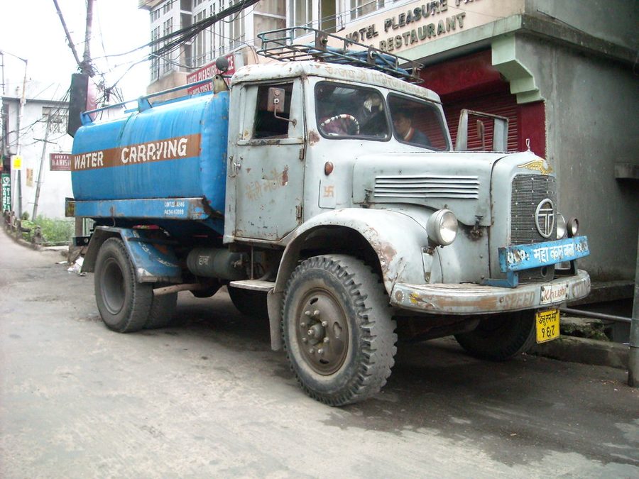 Water bowser truck